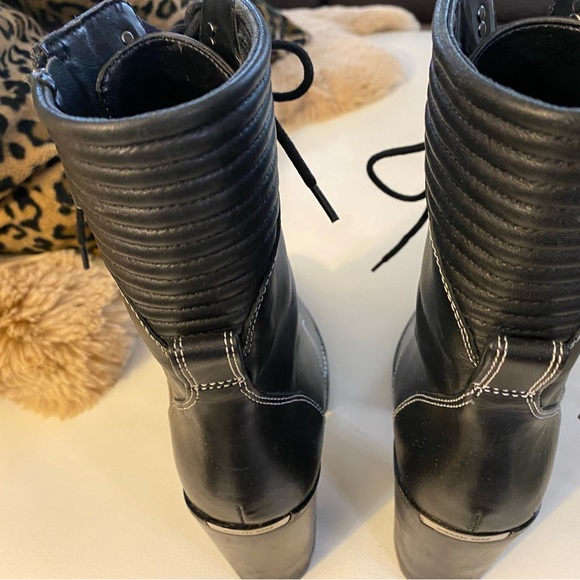 Black boots Canadian size 9,Great with skinny jeans or leggings. - Picture 3 of 5